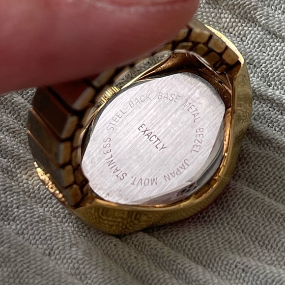 VINTAGE DISNEY MINNIE MOUSE GOLD RING WATCH BY EXACTLY JAPAN MOVT COLOR CHANGING - Picture 9 of 9